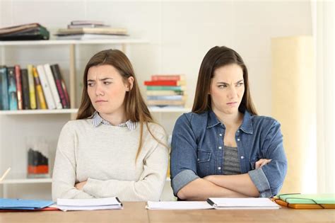 How to choose a college roommate